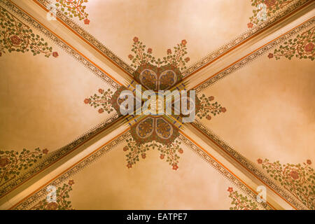 BRATISLAVA, Slovacchia - 11 ottobre 2014: affresco sul soffitto della sacrestia da 19. cento. in st. Martin cattedrale. Foto Stock