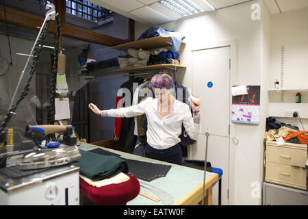 Dege & Skinner, di proprietà di una famiglia casa di sartoria, Savile Row, Central London, England, Regno Unito Foto Stock