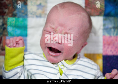 Bambino che piange Foto Stock