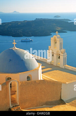 Kimis Theotokov chiesa Greco Ortodossa a Fira, Santorini, isole greche. Foto Stock
