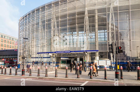 Ingresso al Blackfriars London la stazione ferroviaria e la metropolitana stazione della metropolitana sulla Circle e District Lines e Thameslink nella città di Londra EC4 Foto Stock