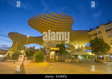 Siviglia - Metropol Parasol struttura in legno si trova presso La Encarnacion square Foto Stock