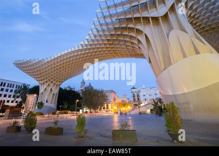 Siviglia - Metropol Parasol struttura in legno si trova presso La Encarnacion square Foto Stock