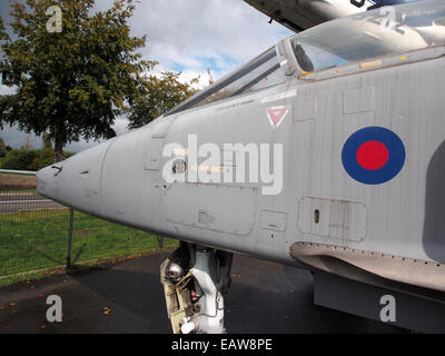 SEPECAT Jaguar XZ357, un aereo da attacco britannico, è in mostra nella collezione Piet Smits a Baarlo, Paesi Bassi. Questo aereo fa parte di una collezione di aviazione storica. Foto Stock