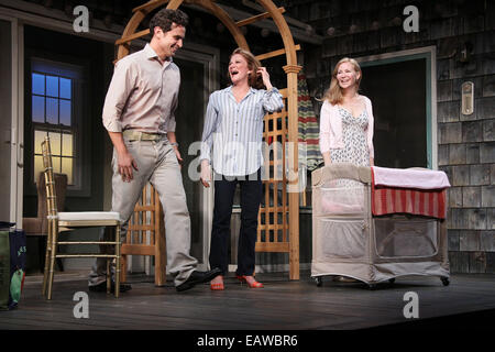 Apertura notturna Curtain Call per troppo sole a Vigna del teatro. Dotato di: Matt Dellapina,Linda Lavin,Jennifer Westfeldt dove: New York New York, Stati Uniti quando: 19 Maggio 2014 Foto Stock