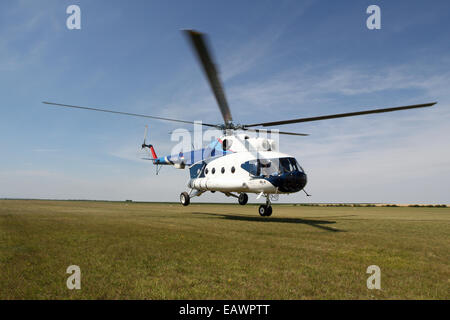 Elicottero è lo sbarco dopo la sessione di skydiving. Foto Stock