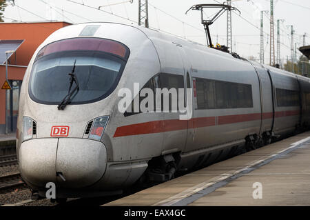 ICE 3 treni passeggeri Solingen HBF Germania Foto Stock