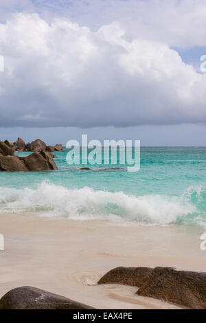 Sogno spiaggia dell'isola di Praslin, Seychelles, Oceano Indiano. Foto Stock