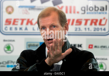 Il quattro volte campione del mondo rally Juha Kankkunen parla durante la conferenza stampa a Praga, Repubblica Ceca il 21 novembre 2014 prima del salone dell'auto incontro di Champions. (CTK foto/Vit Simanek) Foto Stock