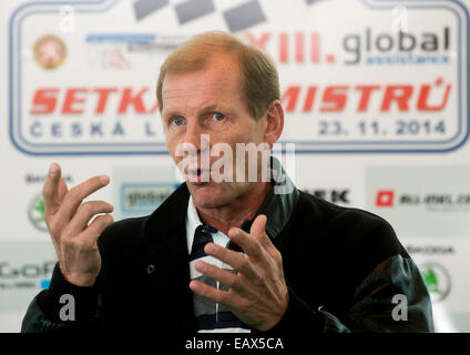 Il quattro volte campione del mondo rally Juha Kankkunen parla durante la conferenza stampa a Praga, Repubblica Ceca il 21 novembre 2014 prima del salone dell'auto incontro di Champions. (CTK foto/Vit Simanek) Foto Stock