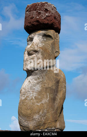 Cile, l'isola di pasqua, Hanga Nui. Parco Nazionale di Rapa Nui, Ahu Tongariki. Più grande piattaforma cerimoniale in Polinesia. Faccia di Moi. Foto Stock