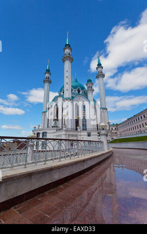 Qol Sharif moschea di Kazan, Russia contro il bellissimo cielo Foto Stock