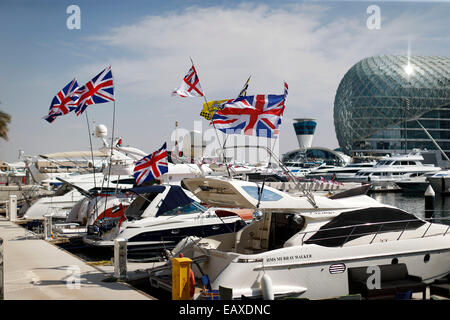 Abu Dhabi, negli Emirati Arabi Uniti. Xx Novembre, 2014. Motorsports: FIA Formula One World Championship 2014, il Gran Premio di Abu Dhabi Yas Marina Circuit, porto, yacht, Yachten, Hafen, Schiff Schiffe, Yachthafen Credito: dpa picture alliance/Alamy Live News Foto Stock