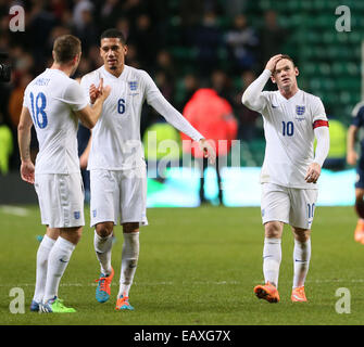 Glasgow, Regno Unito. Xviii Nov, 2014. L'Inghilterra del Wayne Rooney guarda su incredulità per il fischio finale.- amichevole internazionale - Scozia vs Inghilterra- Celtic Park - Glasgow - Scozia - 18 novembre 2014 - Picture David Klein/Sportimage. © csm/Alamy Live News Foto Stock