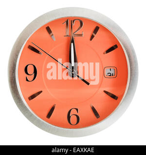Un minuto a ore dodici sul quadrante arancione isolati su sfondo bianco Foto Stock
