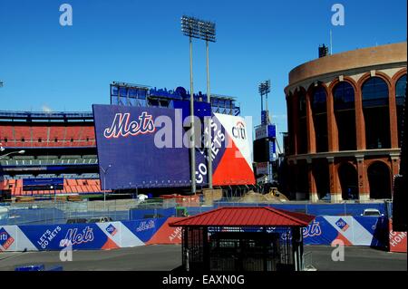 Queens, NY: Due New York Mets squadra di baseball degli stadi, Shea sulla sinistra e la sua sostituzione, Citifield, sulla destra Foto Stock