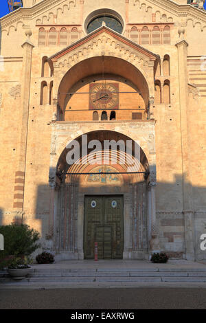 La cattedrale, Piazza Duomo, Verona, Veneto. Foto Stock