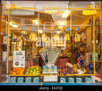 Negozio di alimentari sul Laugavegur Street nel centro di Reykjavik, Islanda Foto Stock