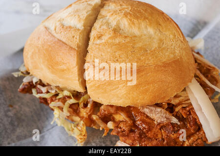 Torta al pastore, un messicano di arrosto di maiale sandwich Foto Stock