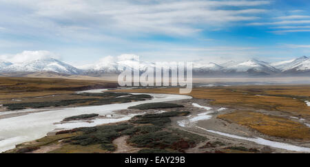 Fiumi e torrenti sul plateau tibetano, Provincia di Qinghai, Cina Foto Stock