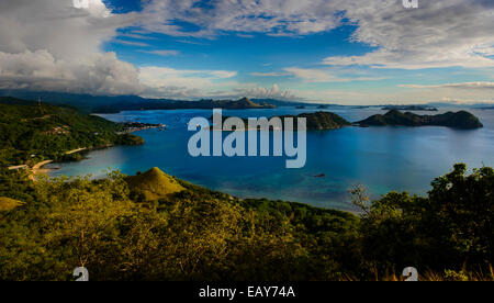 Le baie e le isole in Labuan Bajo, Flores, Indonesia Foto Stock