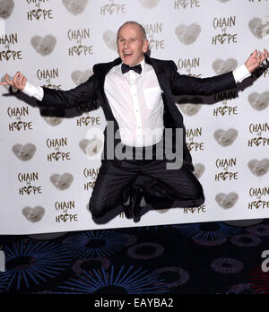 Londra, Inghilterra - NOVEMBRE 21:Wayne Sleep assiste la catena di speranza la sfera, la raccolta di fondi per i bambini affetti da malattie cardiache, al Grosvenor House Hotel il 21 novembre 2014 a Londra, Inghilterra foto di persone premere Foto Stock