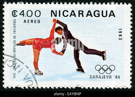 NICARAGUA - circa 1983: un timbro stampato in Nicaragua mostra la figura pattinare, XIV edizione dei Giochi Olimpici invernali, Sarajevo, Iugoslavia Foto Stock