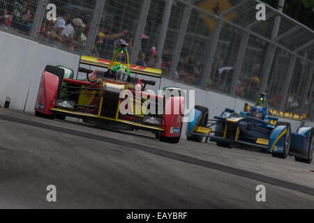 Putrajaya, Malaysia. 22 Novembre, 2014. Le sessioni di gara per il Round 2 2014 FIA Formula E Putrajaya ePrix Wilayah Persekutuan, Pesiaran Perdana Precinct 5 Sabato, 22 novembre 2014. Credito: Sharkawi Che Din/Alamy Live News Foto Stock