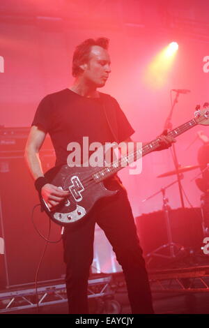 Il magazzino di Victoria, Manchester, Regno Unito. Xxi Nov, 2014.I Am Kloot headline il palco principale al primo giorno di sessioni di Whisky Festival presso il magazzino di Victoria, Manchester Credito: Simon Newbury/Alamy Live News Foto Stock