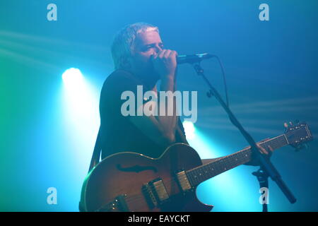 Il magazzino di Victoria, Manchester, Regno Unito. Xxi Nov, 2014.I Am Kloot headline il palco principale al primo giorno di sessioni di Whisky Festival presso il magazzino di Victoria, Manchester Credito: Simon Newbury/Alamy Live News Foto Stock