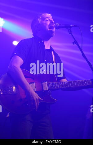 Il magazzino di Victoria, Manchester, Regno Unito. Xxi Nov, 2014.I Am Kloot headline il palco principale al primo giorno di sessioni di Whisky Festival presso il magazzino di Victoria, Manchester Credito: Simon Newbury/Alamy Live News Foto Stock