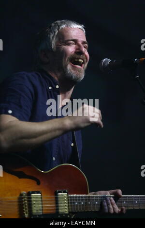 Il magazzino di Victoria, Manchester, Regno Unito. Xxi Nov, 2014.I Am Kloot headline il palco principale al primo giorno di sessioni di Whisky Festival presso il magazzino di Victoria, Manchester Credito: Simon Newbury/Alamy Live News Foto Stock