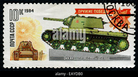 Unione Sovietica - circa 1984: il timbro stampato per URSS mostra il serbatoio pesante KV, circa 1984 Foto Stock