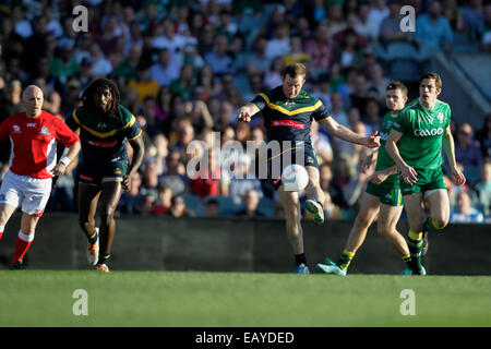 Paterson Stadium, Perth, Australia. 22 Novembre, 2014. Le norme internazionali serie calcio gaelico Perth, gioco 1, Australia contro l'Irlanda, Steve Johnson ha un colpo all'obiettivo. Credito: Azione Sport Plus/Alamy Live News Foto Stock