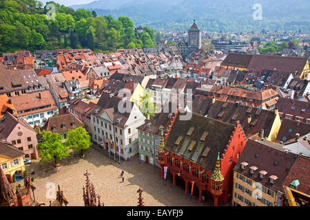 Freiburg im Breisgau città, stato Baden-Wuerttemberg (Germania). Vista panoramica della città dalla Cattedrale di Friburgo Foto Stock