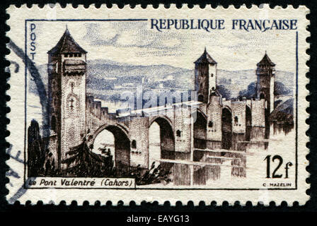 Francia - circa 1955: un timbro stampato in Francia mostra ponte Valentre, Cahors, circa 1955 Foto Stock