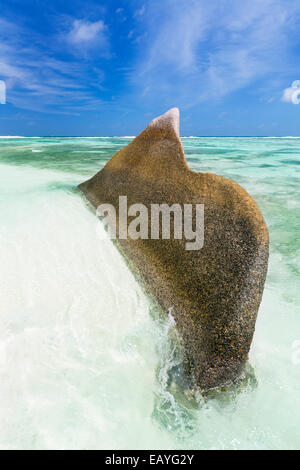 Bella roccia di granito ad Anse Source d'Argent in La Digue, Seicelle Foto Stock
