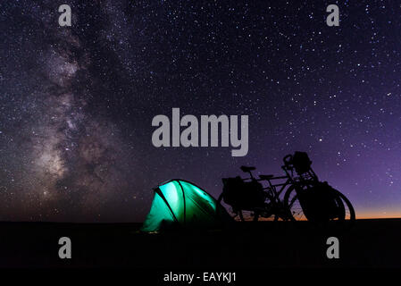 Campeggio sotto le stelle, deserto dei Gobi e Mongolia Foto Stock