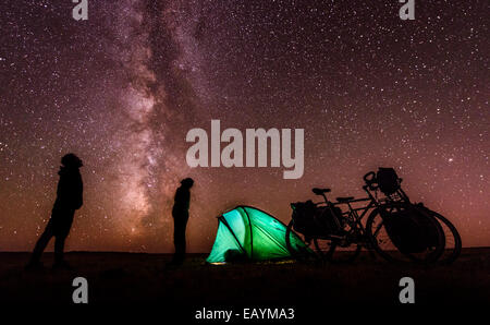 Campeggio sotto le stelle, deserto dei Gobi e Mongolia Foto Stock