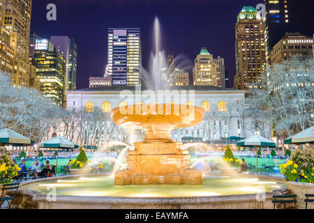 New York City cityscape a Bryant Park a Manhattan. Foto Stock