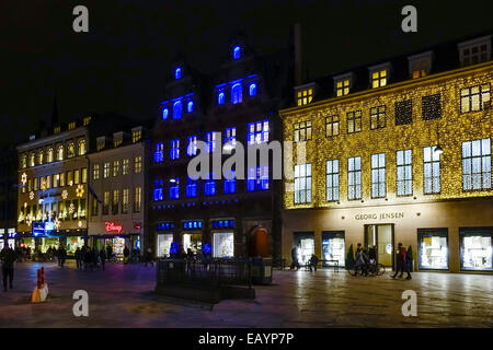 Strøget, zona pedonale, nel tempo di Natale, negozi nel centro della città di Copenaghen, capoluogo della regione della Danimarca, la Danimarca, Europa Foto Stock