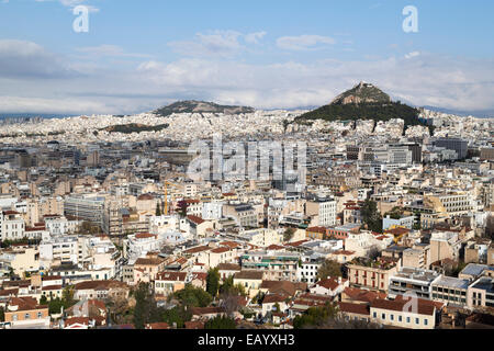 La Grecia, Atene, vista su Atene verso Lykavittos hill Dal areopago rock. Foto Stock