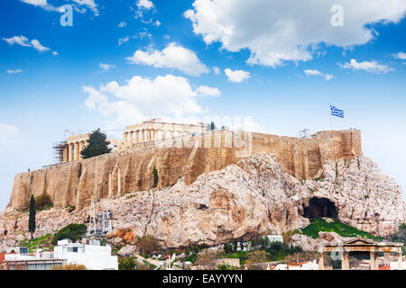 Acropoli di Atene dal centro cittadino in Grecia Foto Stock