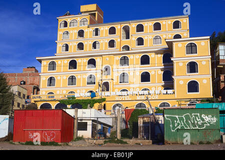 Hotel Mirador sulla riva del lago Titicaca nella piccola cittadina turistica di Copacabana, Bolivia Foto Stock