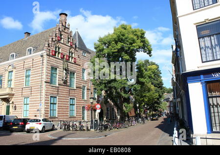 Paushuize (Casa Papale) a Kromme Nieuwegracht canal a Utrecht, inizi del XVI secolo maniero edificato per il solo olandese papa Adriano IV Foto Stock