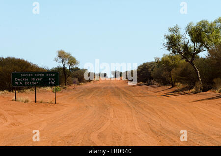 Tjukaruru Road, Docker River Road, Territorio del Nord, l'Australia Foto Stock