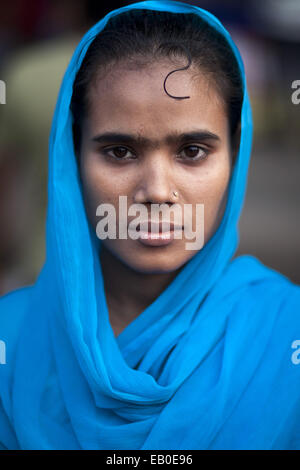 Dacca in Bangladesh. 23 Nov, 2014. Vittime della moda Tazreen realizzato protesta di fronte press club esigente la punizione per il Tazreen fabbrica di moda proprietario e il risarcimento delle vittime della fabbrica 2012 fire, in Savar, una trentina di chilometri a nord di Dhaka.almeno 124 persone sono state uccise in un massiccio blaze che ha travolto multipiano fabbrica di indumento nella periferia della capitale del Bangladesh in uno dei peggiori fire tragedie nel paese il 25 novembre 2012. © Zakir Hossain Chowdhury/ZUMA filo/Alamy Live News Foto Stock