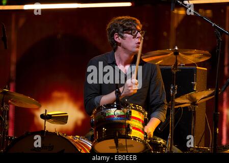 Patrick Carney, il batterista della band i tasti neri, compie durante il concerto per Valor Novembre 11, 2014 a Washington D.C. Foto Stock