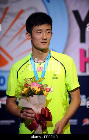 Hong Kong, Cina. 23 Nov, 2014. Chen a lungo della Cina pone sul podio durante i suoi uomini singoli match finale contro il figlio di Ho Wan della Corea del Sud al Yonex-Sunrise Hong Kong apre a Hong Kong, Cina del sud, nov. 23, 2014. Chen ha perso 0-2. © Lo Fai Ping/Xinhua/Alamy Live News Foto Stock