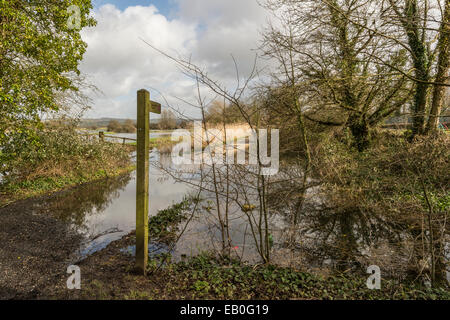 Inverno tempeste e inondazioni influiscono Arundel in West Sussex. Foto Stock